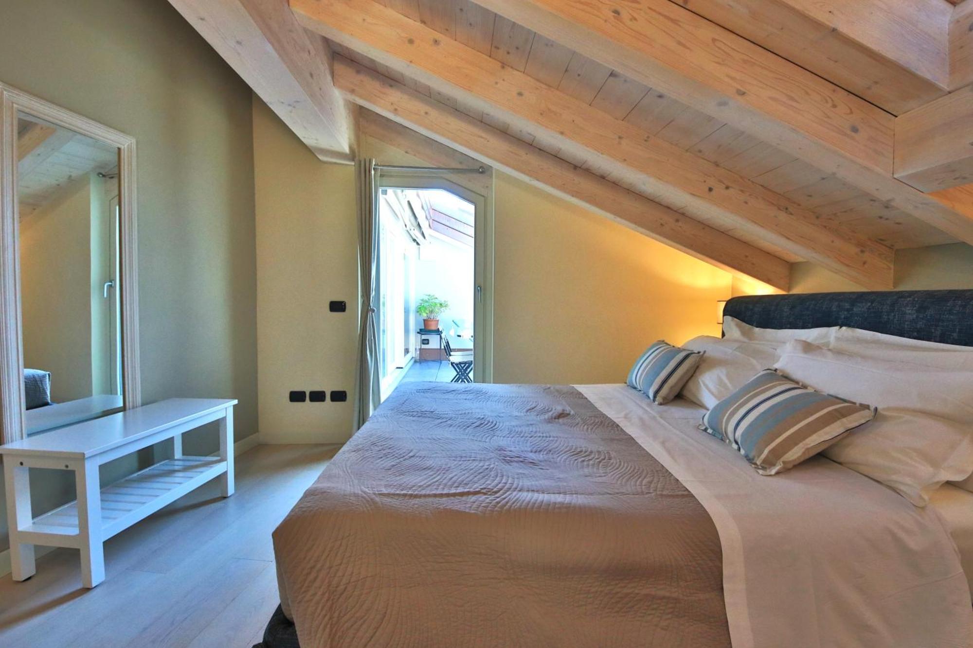 Appartement Liszt Attic By Klabhouse à Bellagio Extérieur photo