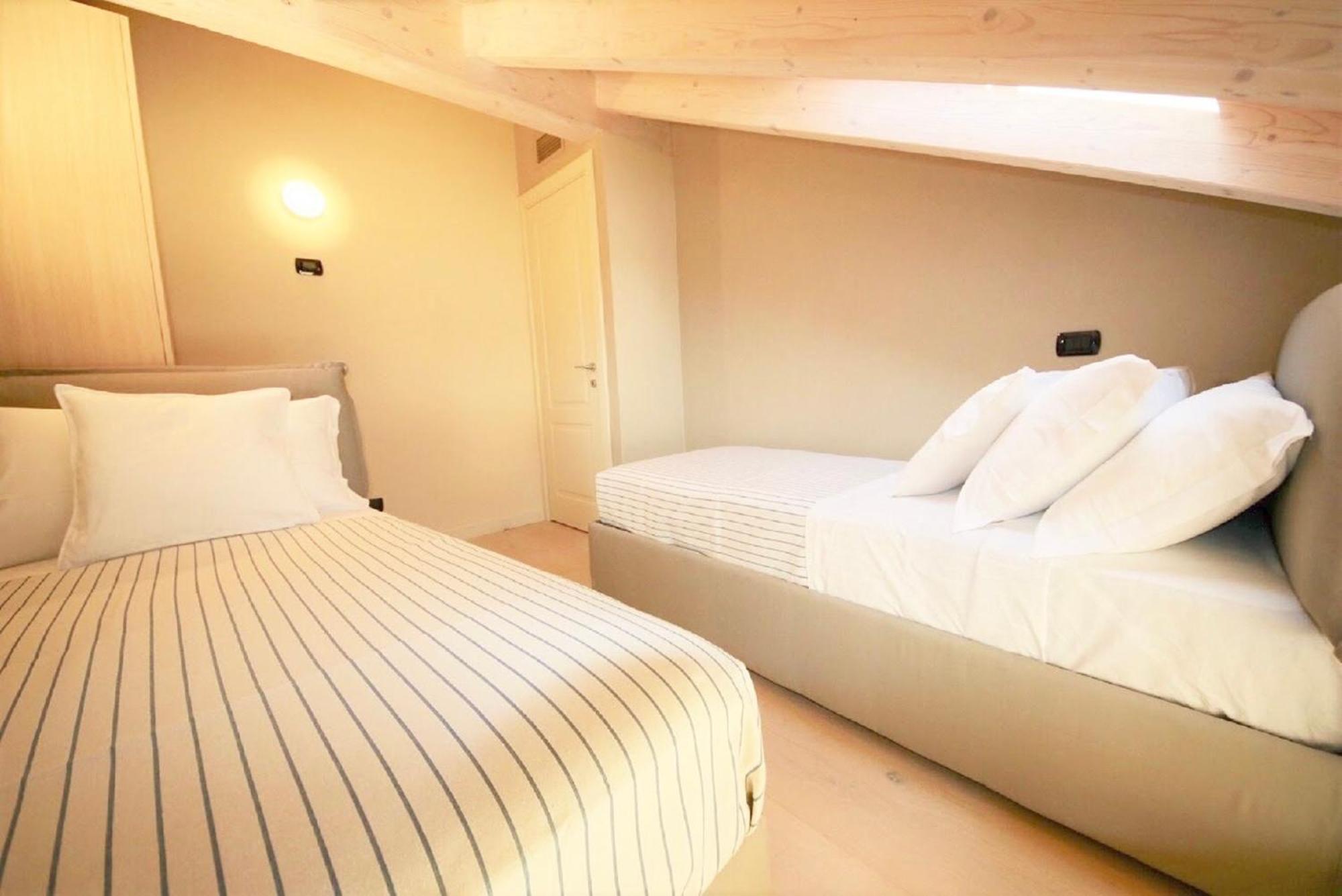 Appartement Liszt Attic By Klabhouse à Bellagio Extérieur photo